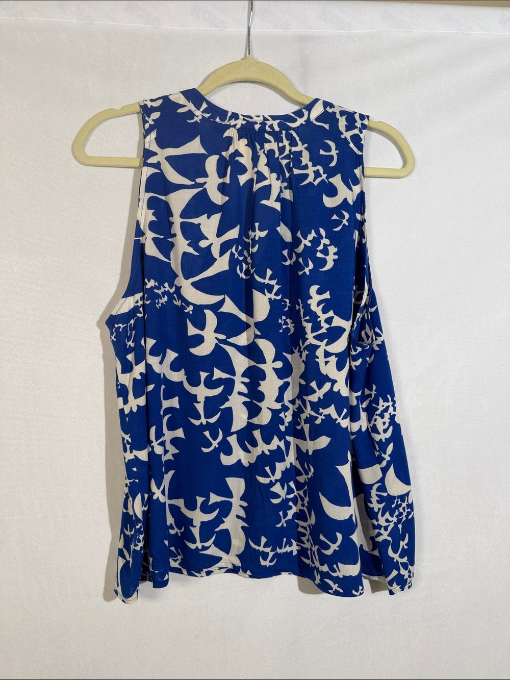 Anthropologie Maeve Enna Top Blouse Size 12 Blue White Bird Print EUC - Picture 2 of 8